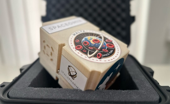 מעבדה שלמה במכשיר קטן יותר מקופסת נעליים. מעבדת הניסוי האוטונומית של החברה הישראלית | צילום: SpacePharma