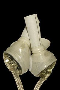 האם אפשר להשתיל בגוף האדם איברים מלאכותיים מלבד הלב? רון