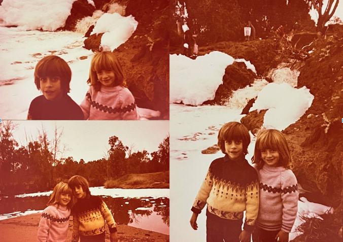 נחל הירקון ליד גני יהושע, שנת 1977 לערך. הררים של קצף | מקור: ד"ר אבי סאייג, אלבום משפחתי