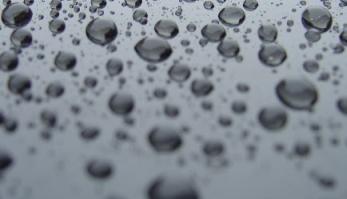 כיצד ניתן לצפות ‘מראה’ על מנת שהיא תדחה מים ללא הפחתה בשקיפותה? אליהו