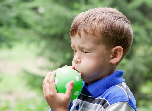 ניפוח בלון בלי להתאמץ! – באמצעות הכוח של הכימיה