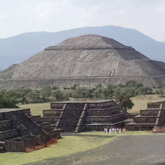 אלוהי הדם והאבן