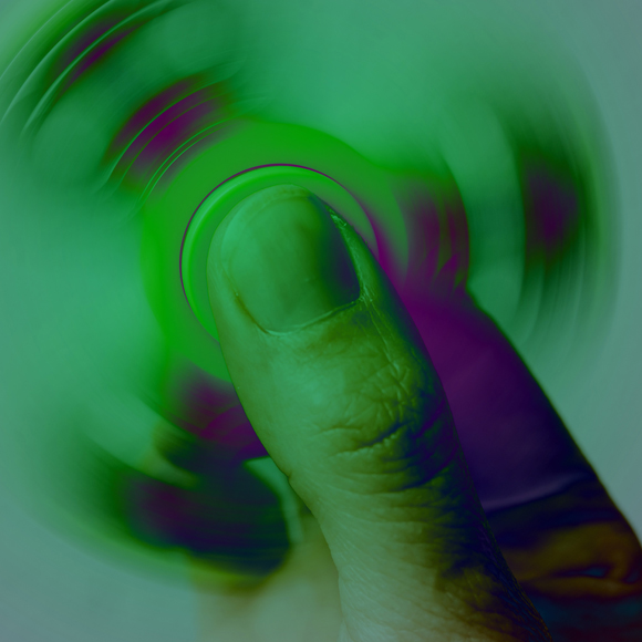 كيفية جعل السبينر (Fidget spinner) يحلق في الهواء؟