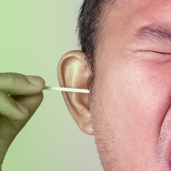 למה אסור לנקות את האזניים במקלוני צמר גפן?