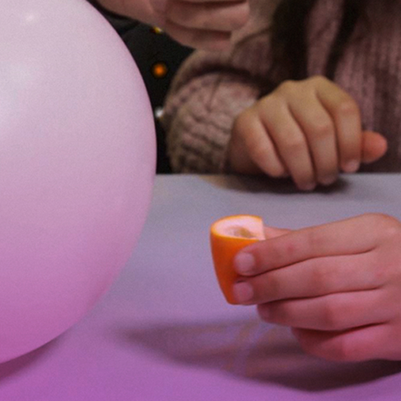 איך לפוצץ בלון בעזרת תפוז?