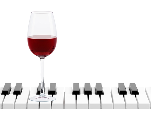 العَزفُ على الكَأس (الكَأسُ العَازِفَة)