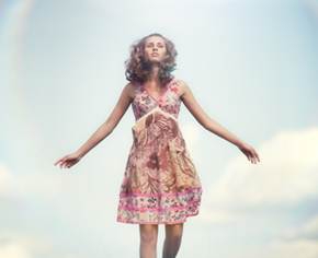 أيدٍ عديمة الوزن