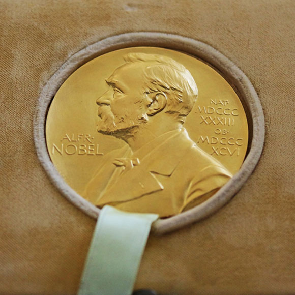 الخلفيّة الإشعاعيّة الكونيّة وكواكبُ خارج المجرّة: نوبل في الفيزياء 2019