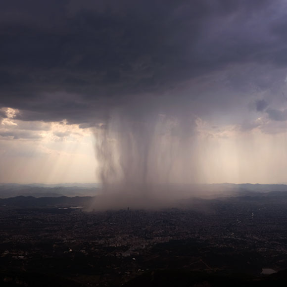 لماذا لا تسقط الغيوم من السّماء؟