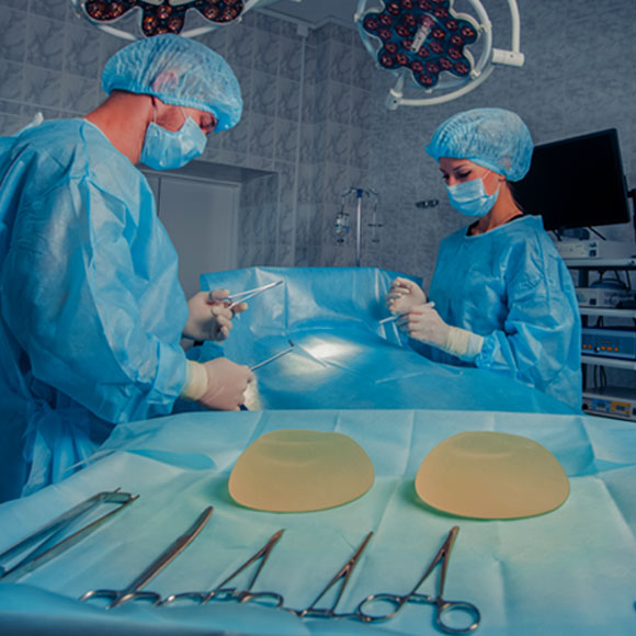 حشوات السّيليكون في الصّدر: نعمة أم نقمة؟