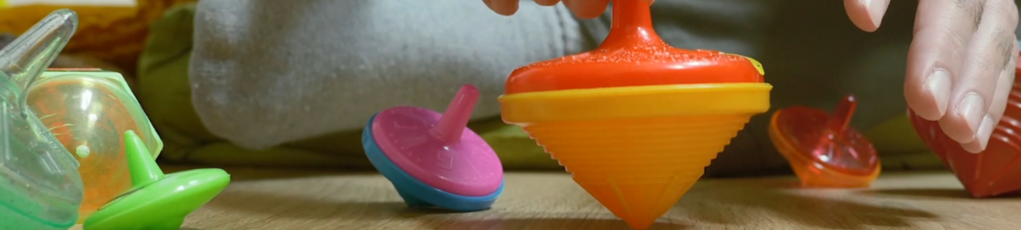 למה סביבון לא נופל?