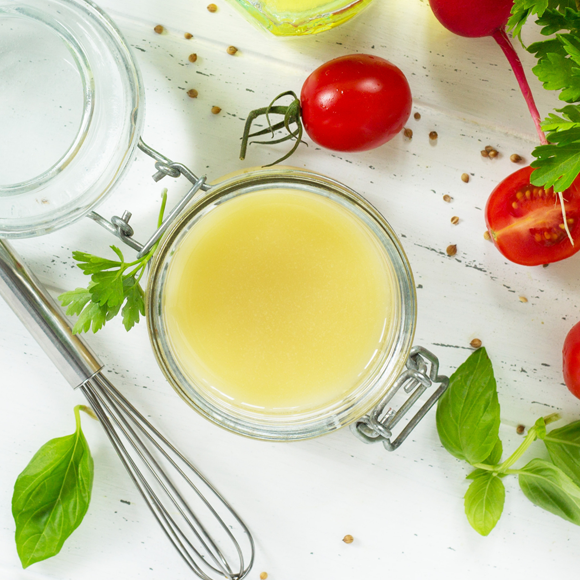 خَلْط الزّيت والماء: علوم صلصة الخلّ – الفينيجريت (Vinaigrette)