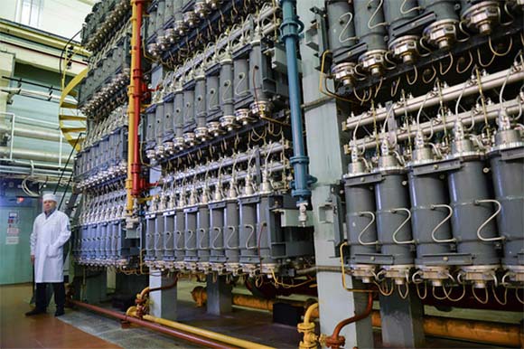 בראש המדינות המחזיקות בכלים להעשרת אורניום נמצאת רוסיה. צנטריפוגות גז במפעל להעשרת אורניום ברוסיה | Sputnik, Science Photo Library