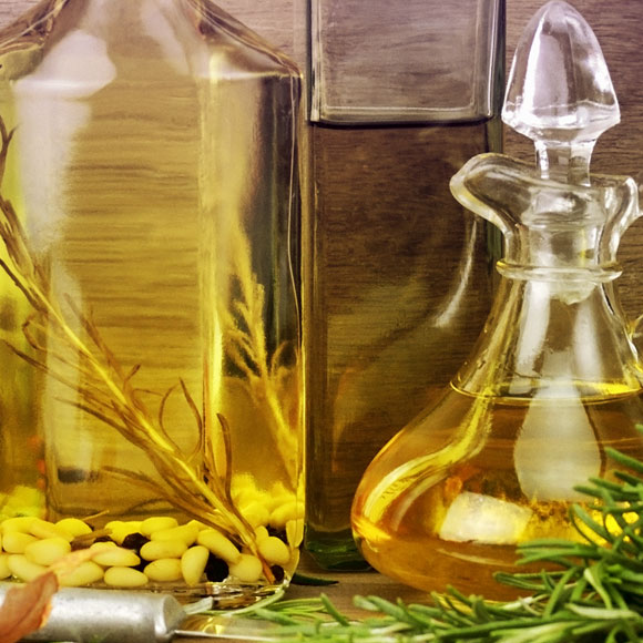 زيت الزيتون.. بين المطبخ والمختبر العلميّ