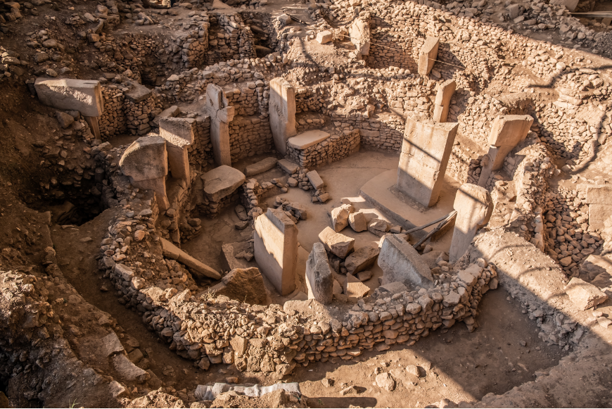 אחד מהחללים העגולים עם עמודים מאבן גיר בהיקפו. גבקליטפה, טורקיה, 9,500 לפנה"ס | Ahmet Cigsar, Shutterstock