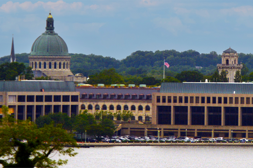 בגיל 16 חל מפנה מסוים, כאשר פטנאם החליט התגייס לצי האמריקאי עם הצטרפותה של ארצות הברית למלחמת העולם השנייה. אקדמיית הצי האמריקאי באנפוליס | ויקימדיה, Don Ramey Logan