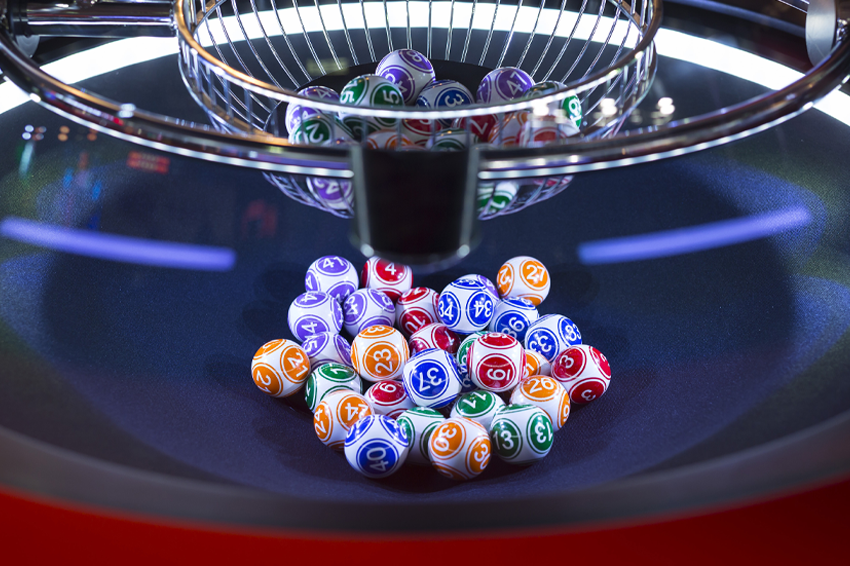 ההסתברות לקבל את סדרת המספרים העוקבים 5, 6, 7, 8, 9 ו-10 זהה לחלוטין להסתברות לקבל כל תוצאה אחרת. כדורי לוטו | Shutterstock, Belish