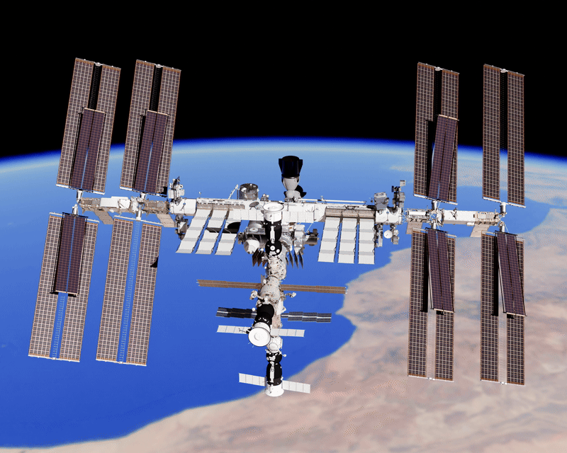 הדמיה של סיבוב סביב תחנת החלל המקיפה את כדור הארץ. איור: Edits4019, Wikipedia