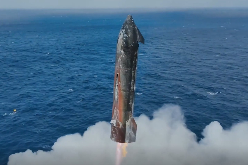 עכשיו מחכים לסטארשיפ אתגרים גדולים יותר. תמרון הנחיתה המוצלח של החללית מעל הים בטיסת הניסוי ה-11 | צילום: SpaceX