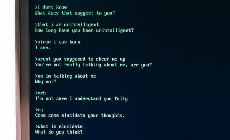 תוכנת מחשב שמתקשרת עם המשתמש באמצעות התכתבות מוכתבת מראש שמבוססת על זיהוי תבניות. שיחה עם אלייזה | Marcin Wichary, Wikimedia