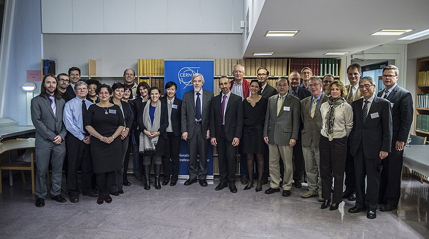 קבוצת לחץ ראשונה מסוגה מול מוציאים לאור של כתבי עת מדעיים. חברי SPOAP3 במפגש ב-CERN ב-2013 | Rachel Lavy, Anna Pantelia, CERN