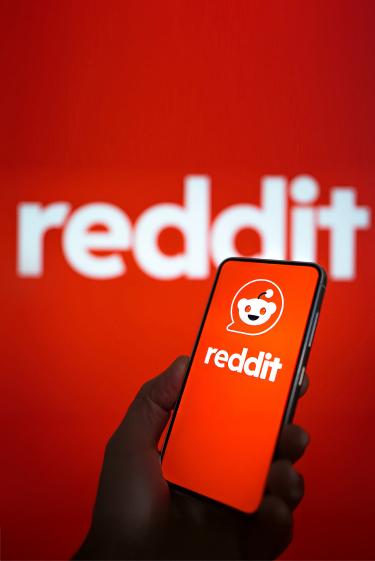 תגיד לי, אתה אמיתי? מי באמת מדבר אלינו