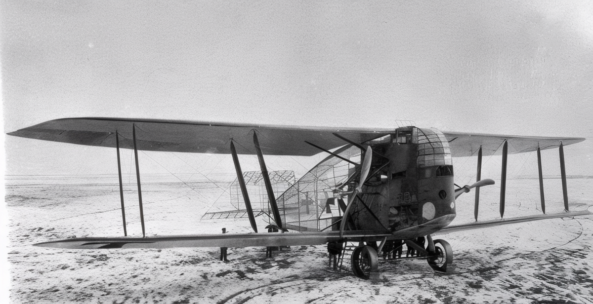 איבד את שקיפותו במהירות. מטוס לינקה-הופמן R-1 גרמני משנת 1917 בערך, עם חלקים שקופים | מקור: SDASM Archives, ויקיפדיה, נחלת הכלל