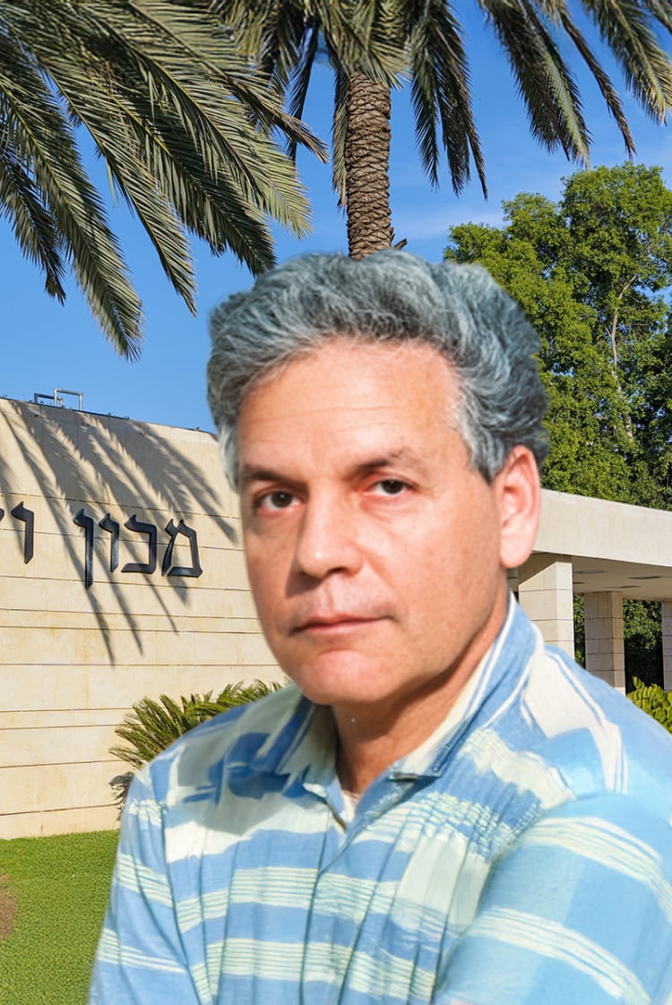 רשף טנא על רקע מכון ויצמן | ארכיון מכון ויצמן