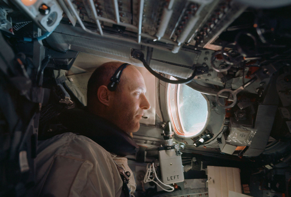  קיבל החלטות שהצילו את חיי שותפו לצוות. סטאפורד מטיס את החללית במשימת ג'מיני 9A | צילום: NASA