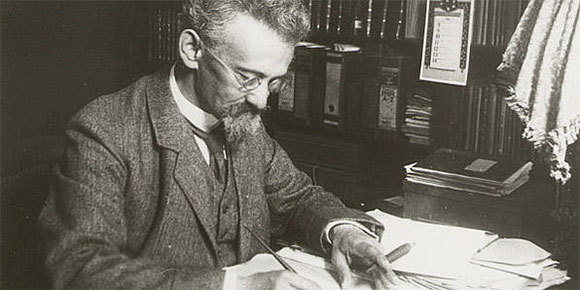 פליקס האוסדורף במשרדו | מקור: מרכז האוסדורף למתמטיקה, אוניברסיטת בון