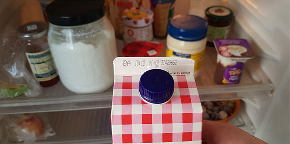 **תמונה של קרטון חלב**