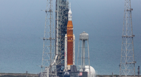 הטיל המתודלק במהלך הניסוי | צילום: NASA/Ben Smegelsky