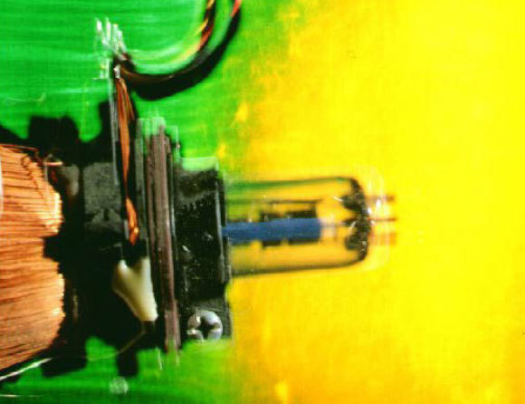 הדמיה של גילוי האלקטרון | Frances Evelegh, Science Photo Library