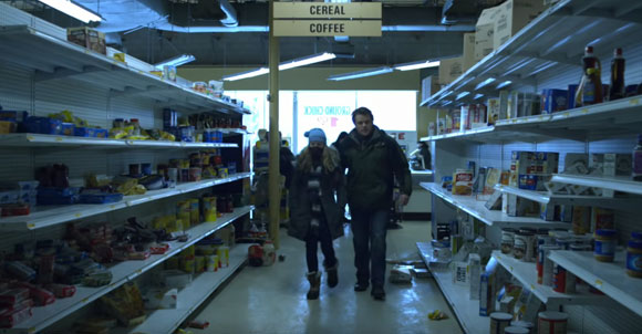 מדפים ריקים במרכול. מתוך הסרט