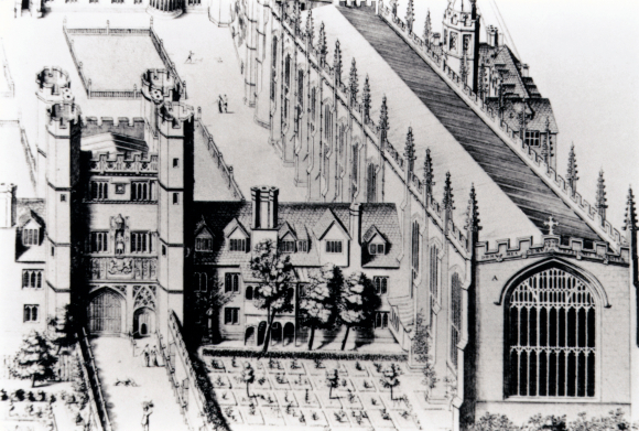 החדרים שבהם עבר ניוטון בטריניטי קולג' היו בקומה הראשונה, בין השער מימין לכנסייה משמאל | מקור: SCIENCE PHOTO LIBRARY