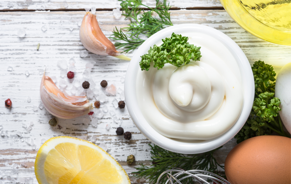 صلصة الأيولي | تصوير: nadianb, Shutterstock