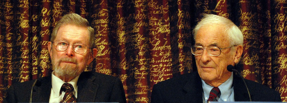 שעה של סיעור מוחות ששינתה את העולם. בויל (מימין) וסמית' ב-2009 | צילום: Prolineserver, Wikipedia