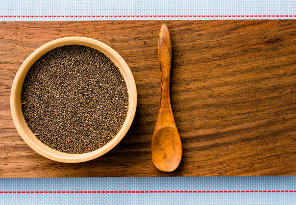 هي ليست غذاءً خارقًا، لكنّها ببساطة غذاء غنيّ بأوميجا 3، كالعديد من الأغذية الأخرى. بذور الشّيا تصوير: Shutterstock