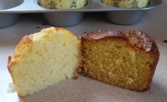 مافن مع صودا الشّرب (من اليمين) ومع مسحوق الخبيز | تصوير: دافنا ماندلر