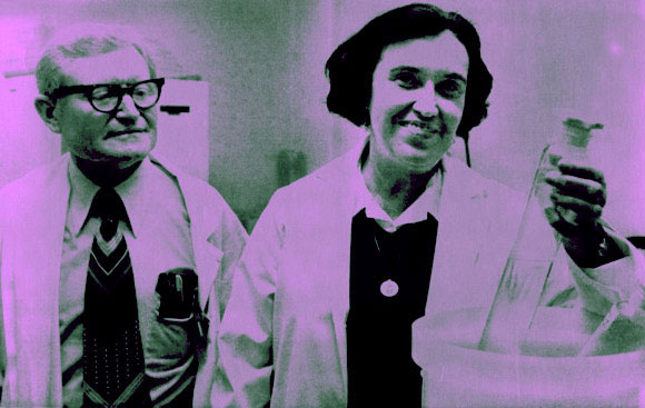 يالو وسولومون بيرسون في مختبر الأبحاث | تصوير: U.S. Department of Veterans Affairs