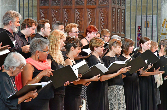 מקהלת כנסייה ברמס, צרפת, לפני המגפה | צילום: Pack-Shot, Shutterstock 