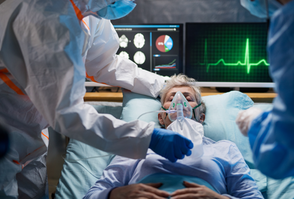 חולת קורונה מקבלת העשרה בחמצן | צילום אילוסטרציה: Shutterstock, Halfpoint