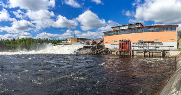 סכר של תחנת כוח הידרואלקטרית בשוודיה | צילום: Mariusz Hajdarowicz, Shutterstock
