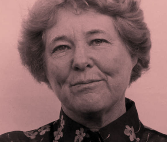 פרסמה מאמרים עם חתני פרס נובל ועשתה משמרות בפס הייצור של המפעל. ברוריה קופמן | מקור: ויקיפדיה